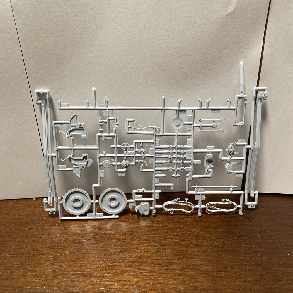 Airfix 17 Pounder‎ Anti-Tank Gun And Crew 1:32 Scale Plastic Model Kit A06361 - Picture 6 of 9